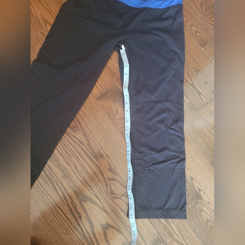 Capris, great condition, medium - Picture 2 of 5